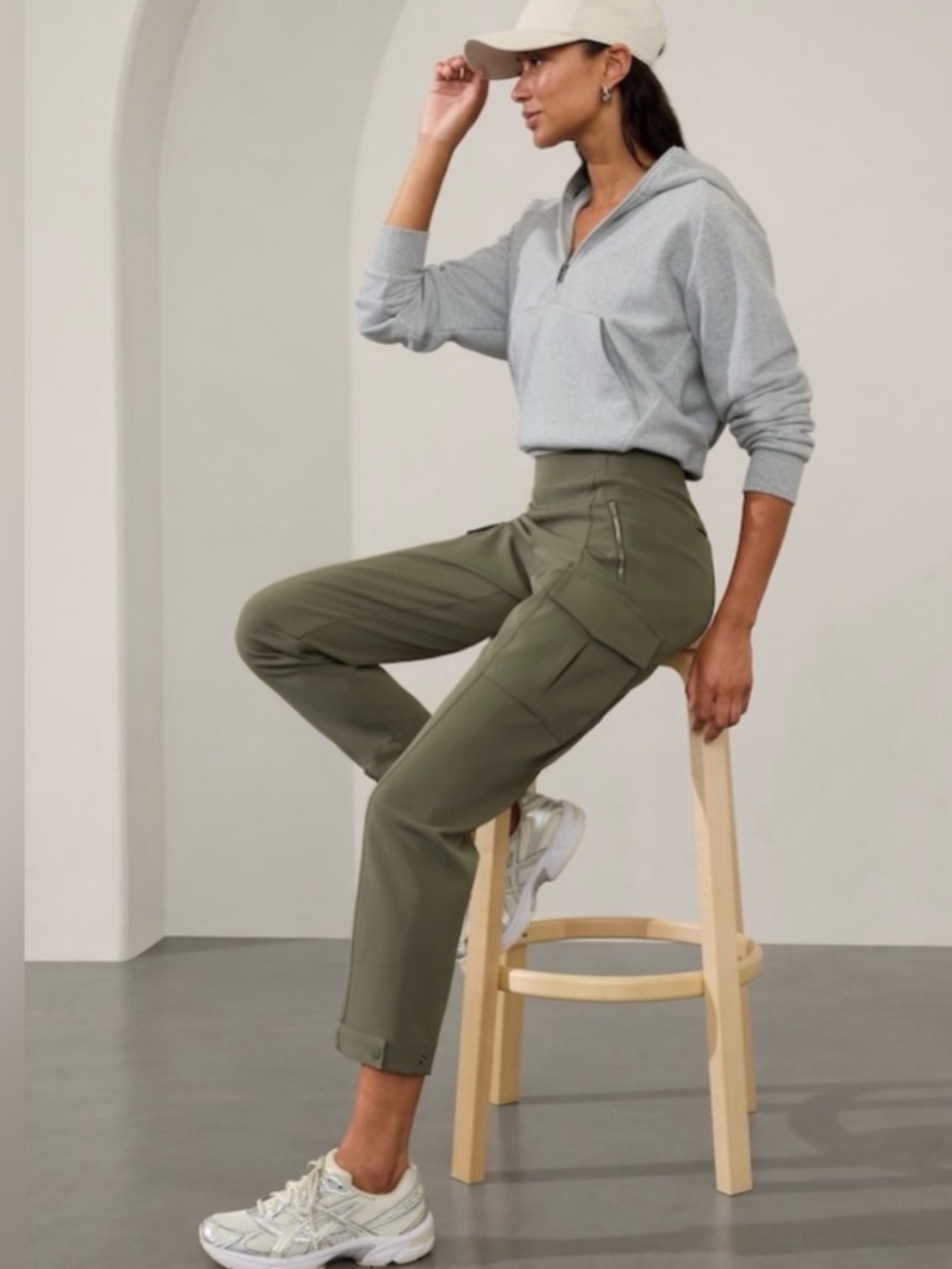 ATHLETA Endless High Rise Cargo Pants Size 6 - Picture 3 of 10